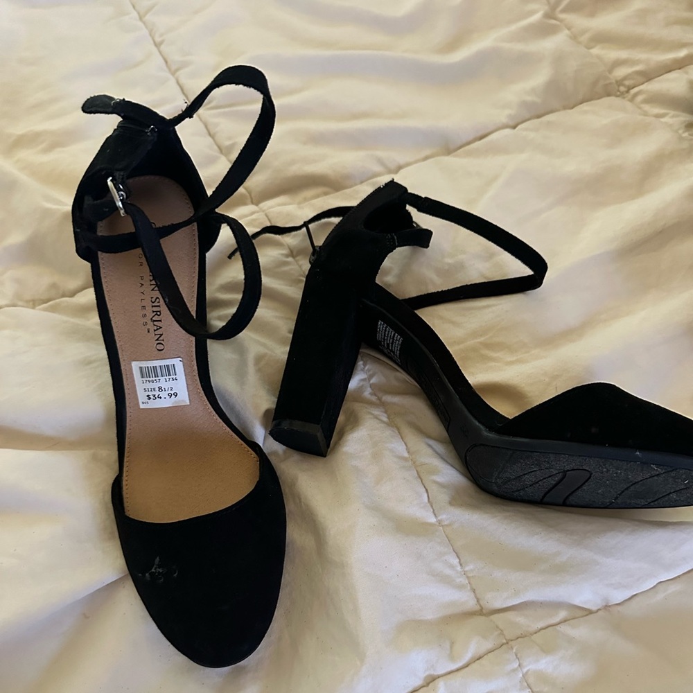 Closed toe velvet black heels